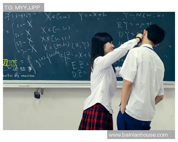 足球明星与青梅竹马的爱情故事揭示了他们共同成长的甜蜜回忆与不变的真情